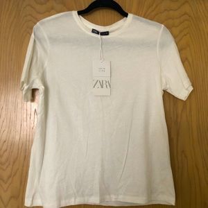 Zara | Off-white T-Shirt Size M